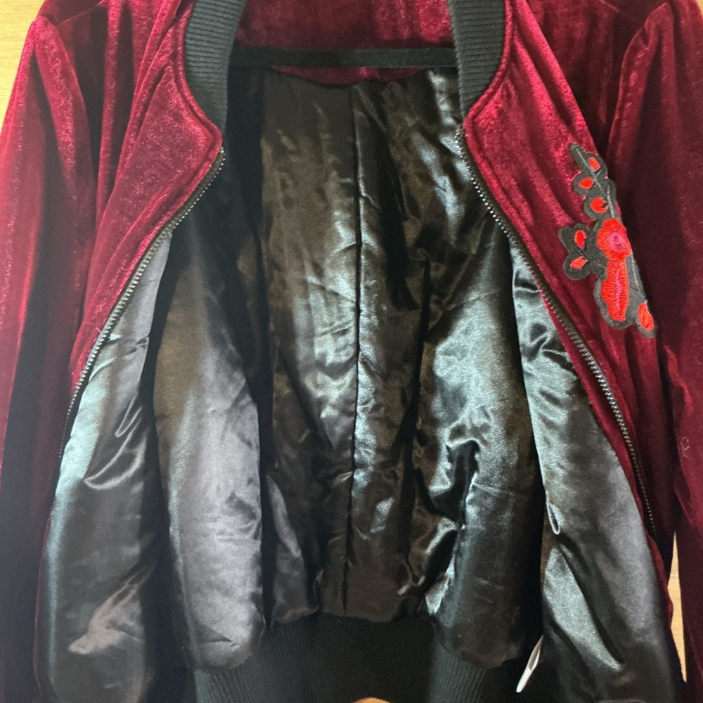 Hot & Delicious Women’s Large Burgundy Velvet-look  Bombe Jacket  Floral Accents - Picture 6 of 6